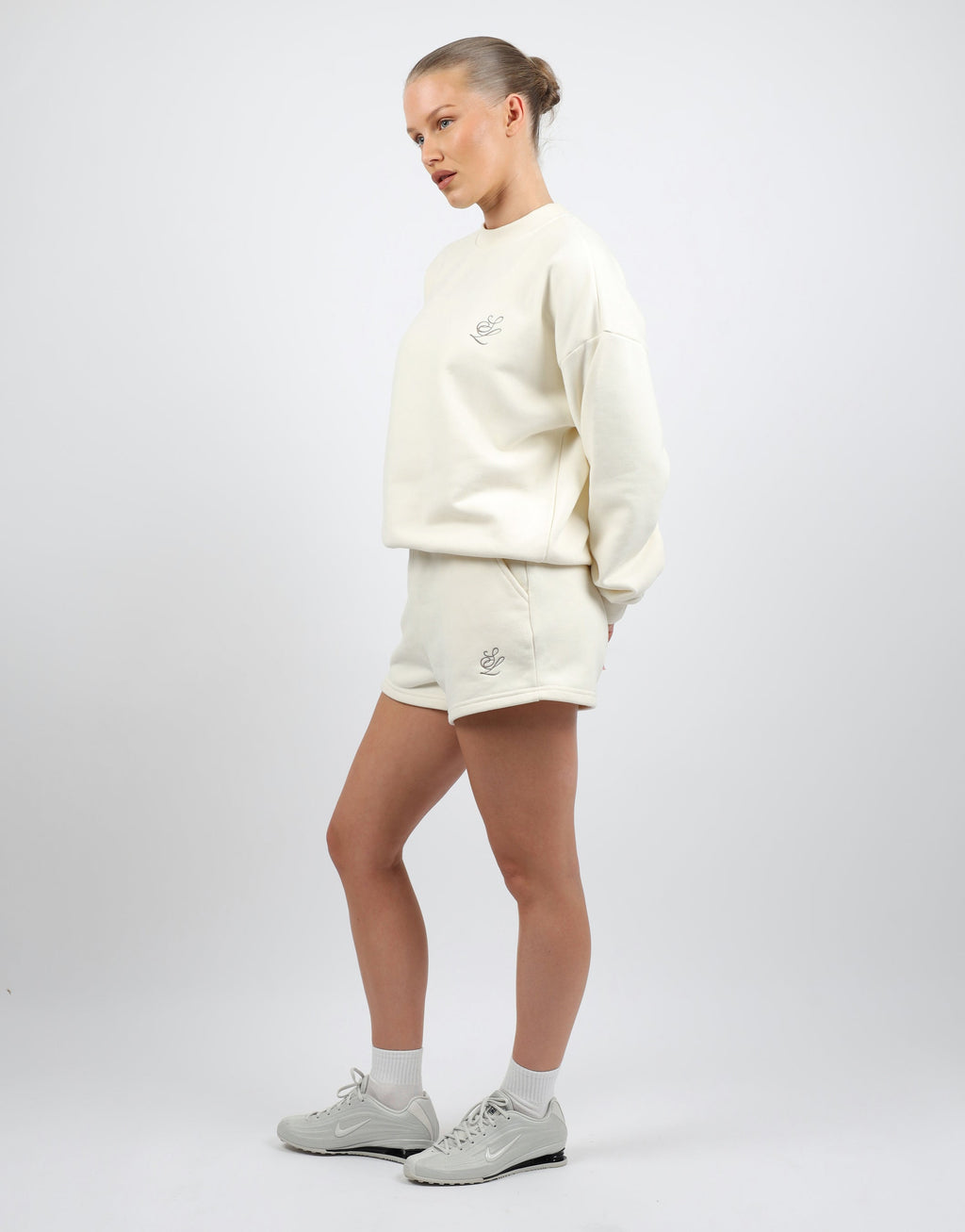 Cove Simmi Studios Embroidered Logo Sweatshirt In Cream