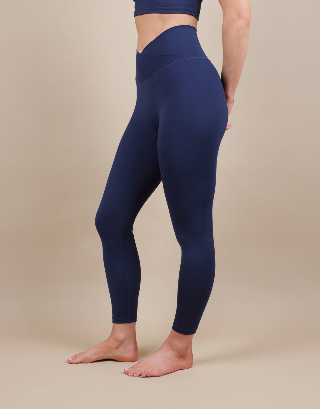 Blake V Front Leggings in Navy