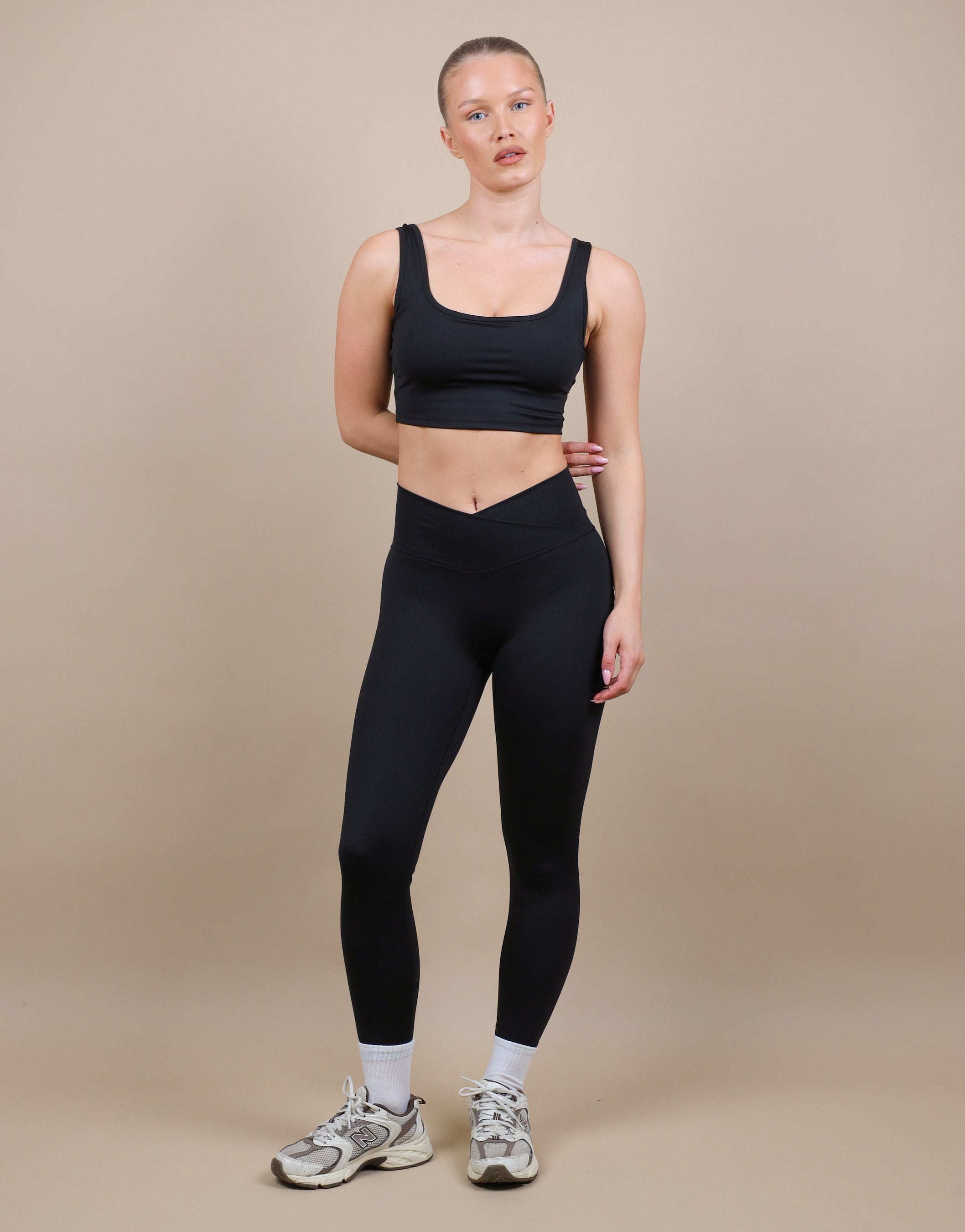 Blake V Front Leggings in Black
