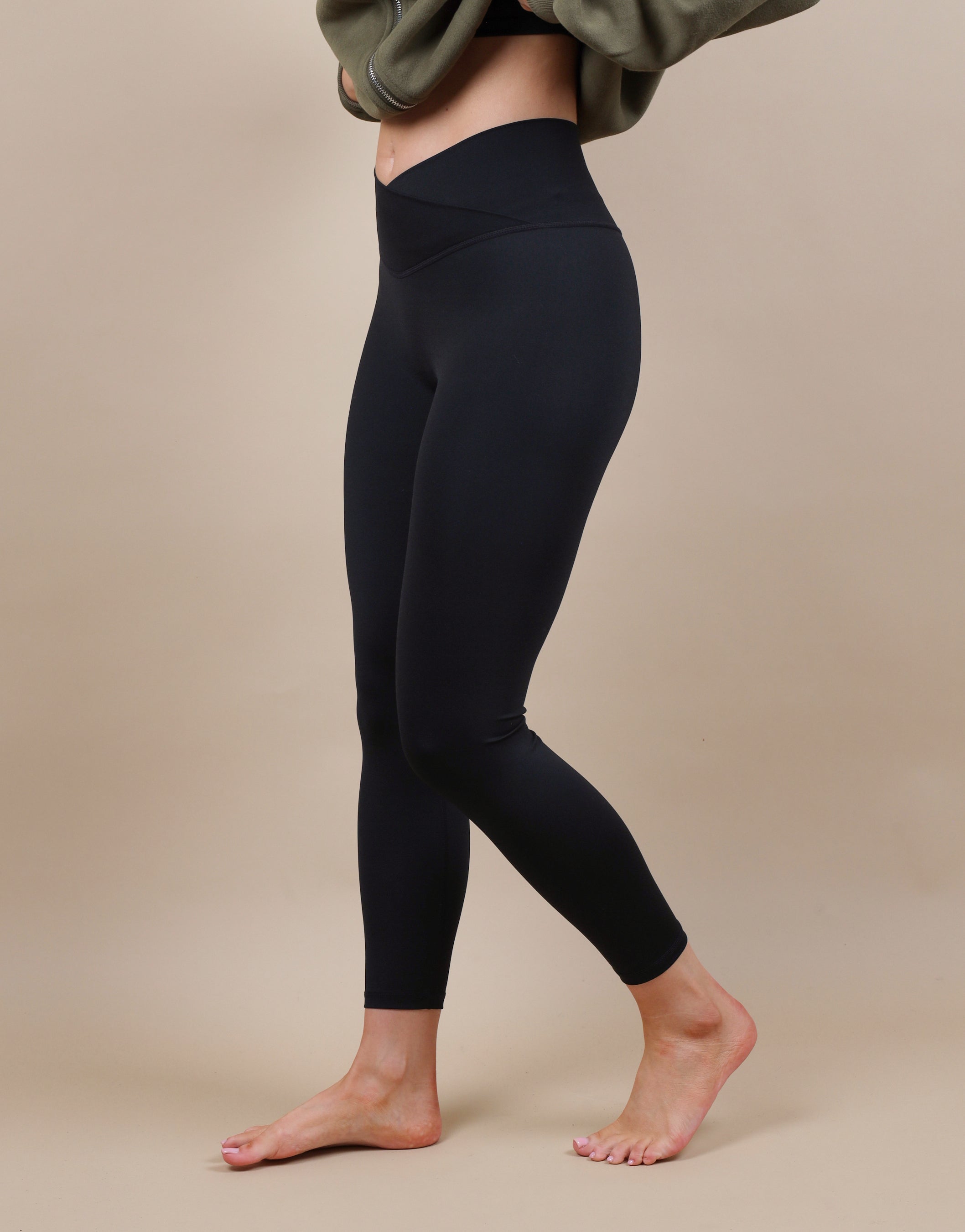 Blake V Front Leggings in Black