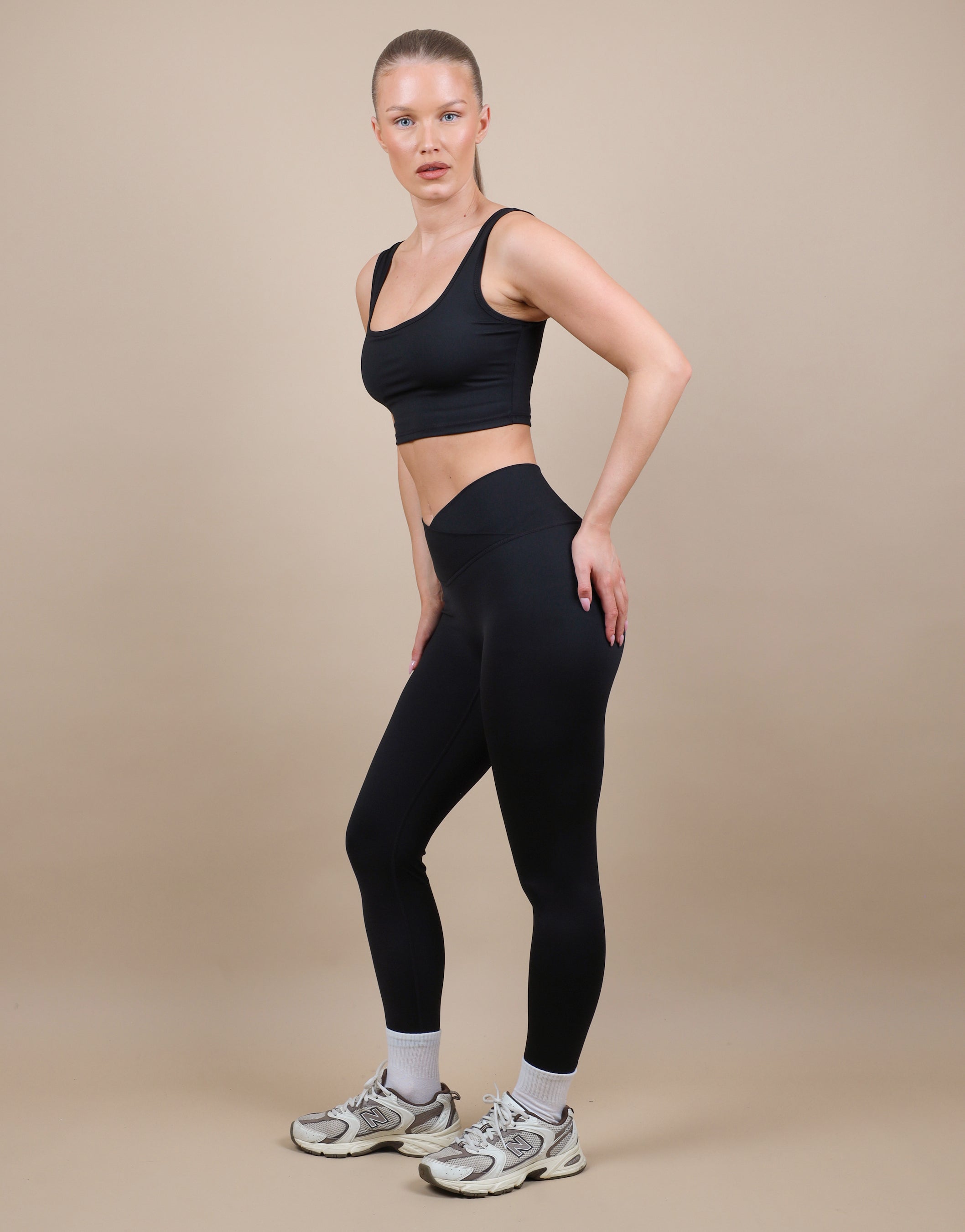 Teagan Square Neck Cropped Tank Top In Black