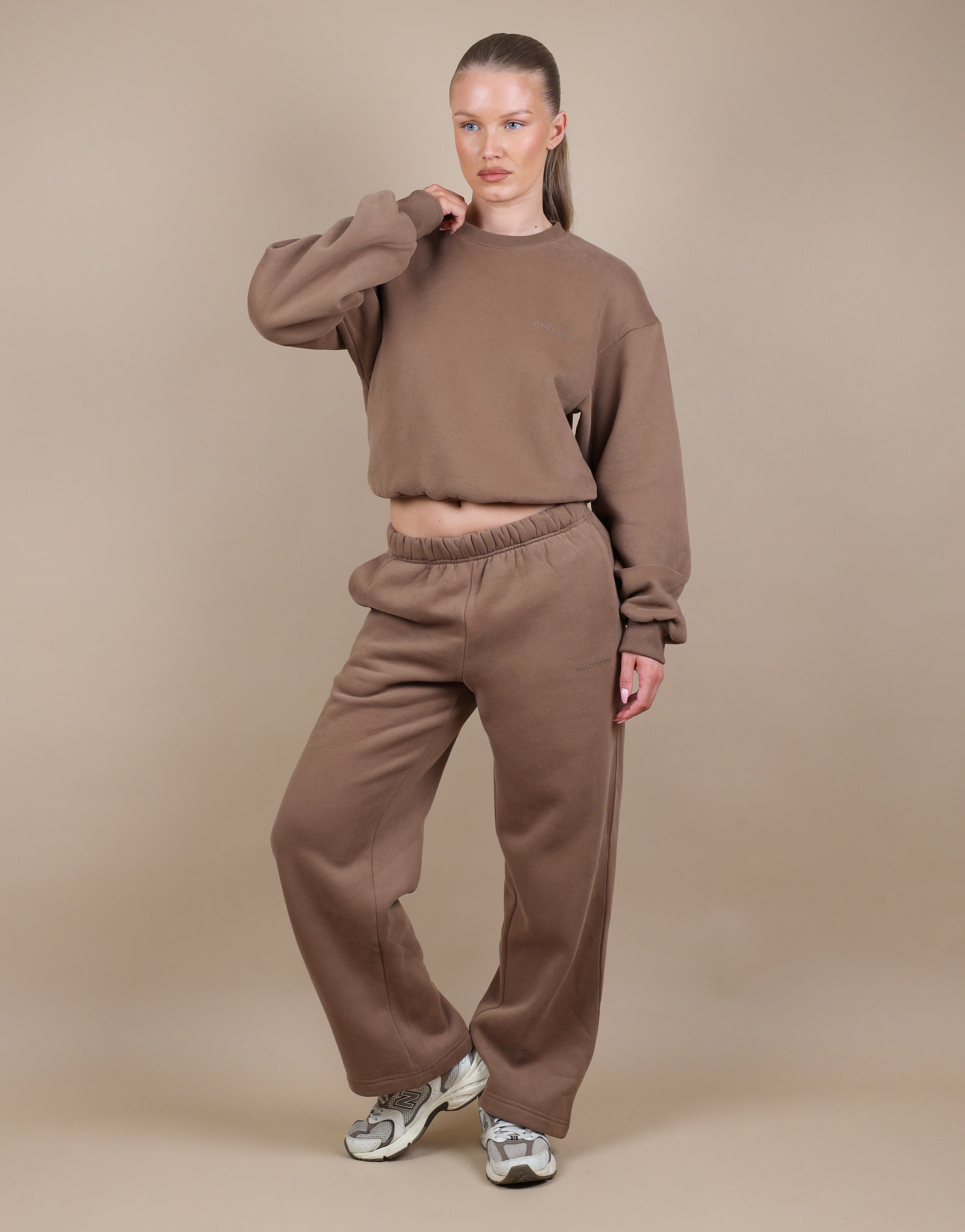 Kendall Cropped Sweatshirt in Mocha