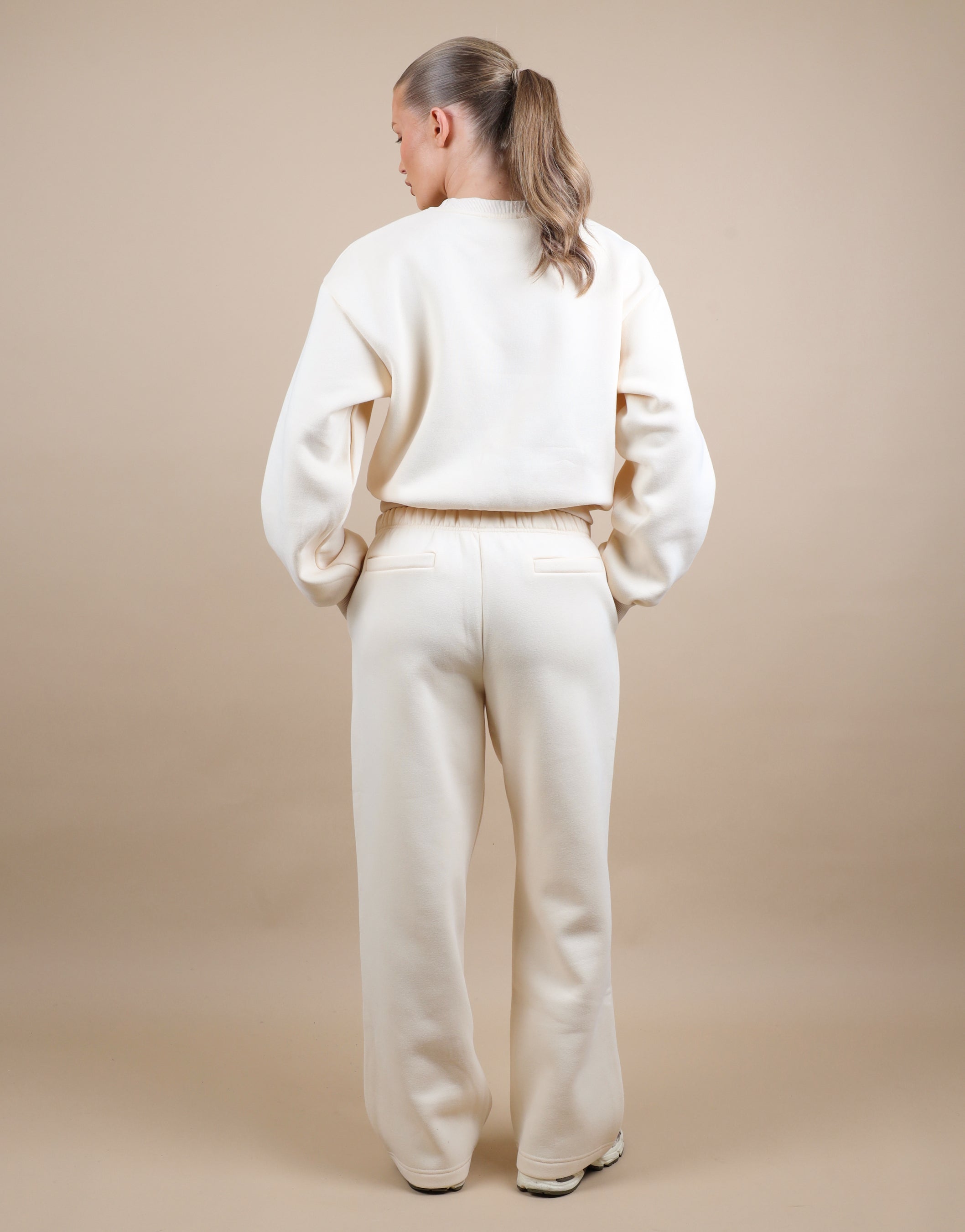 Kendall Cropped Sweatshirt In Cream