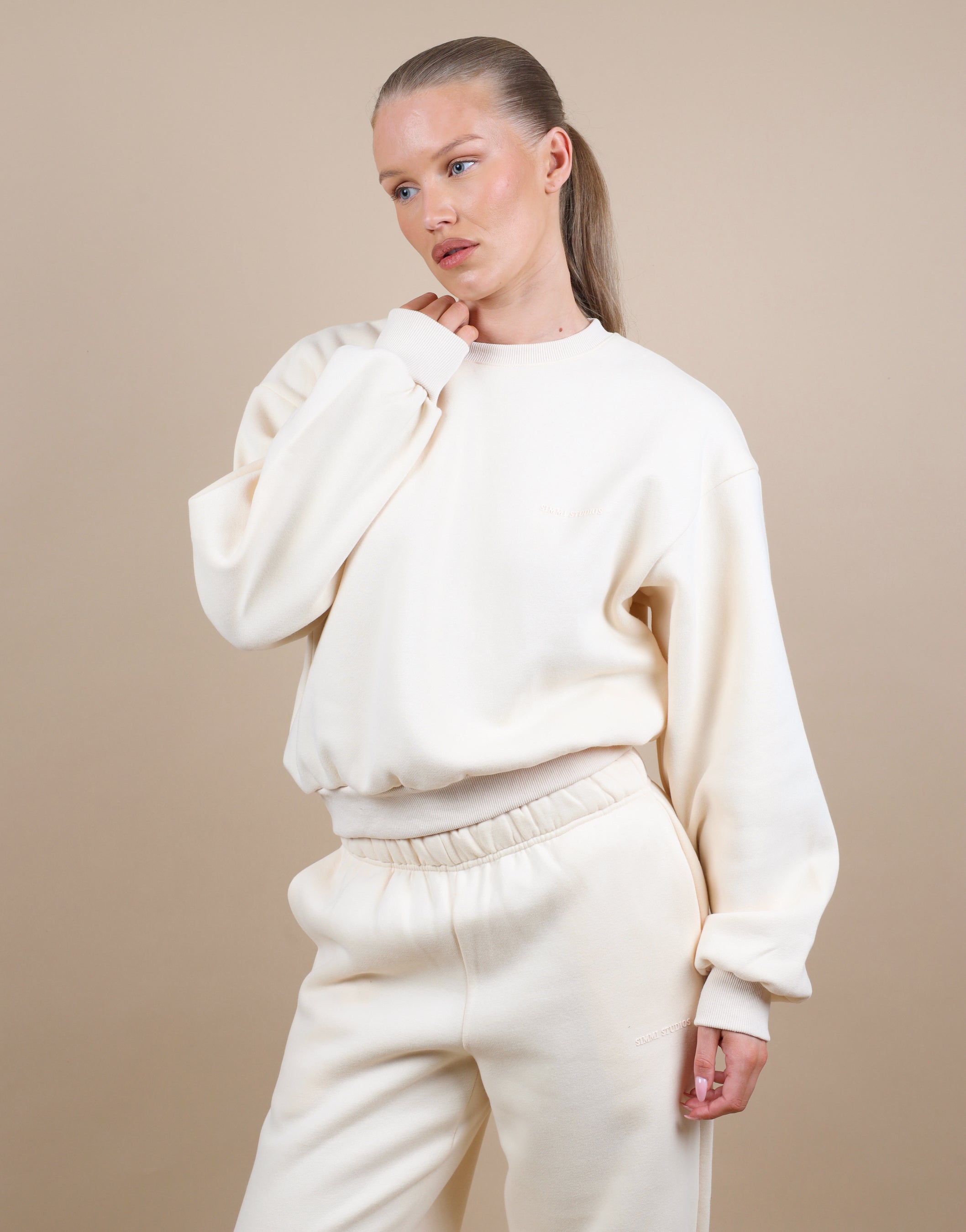 Kendall Cropped Sweatshirt In Cream