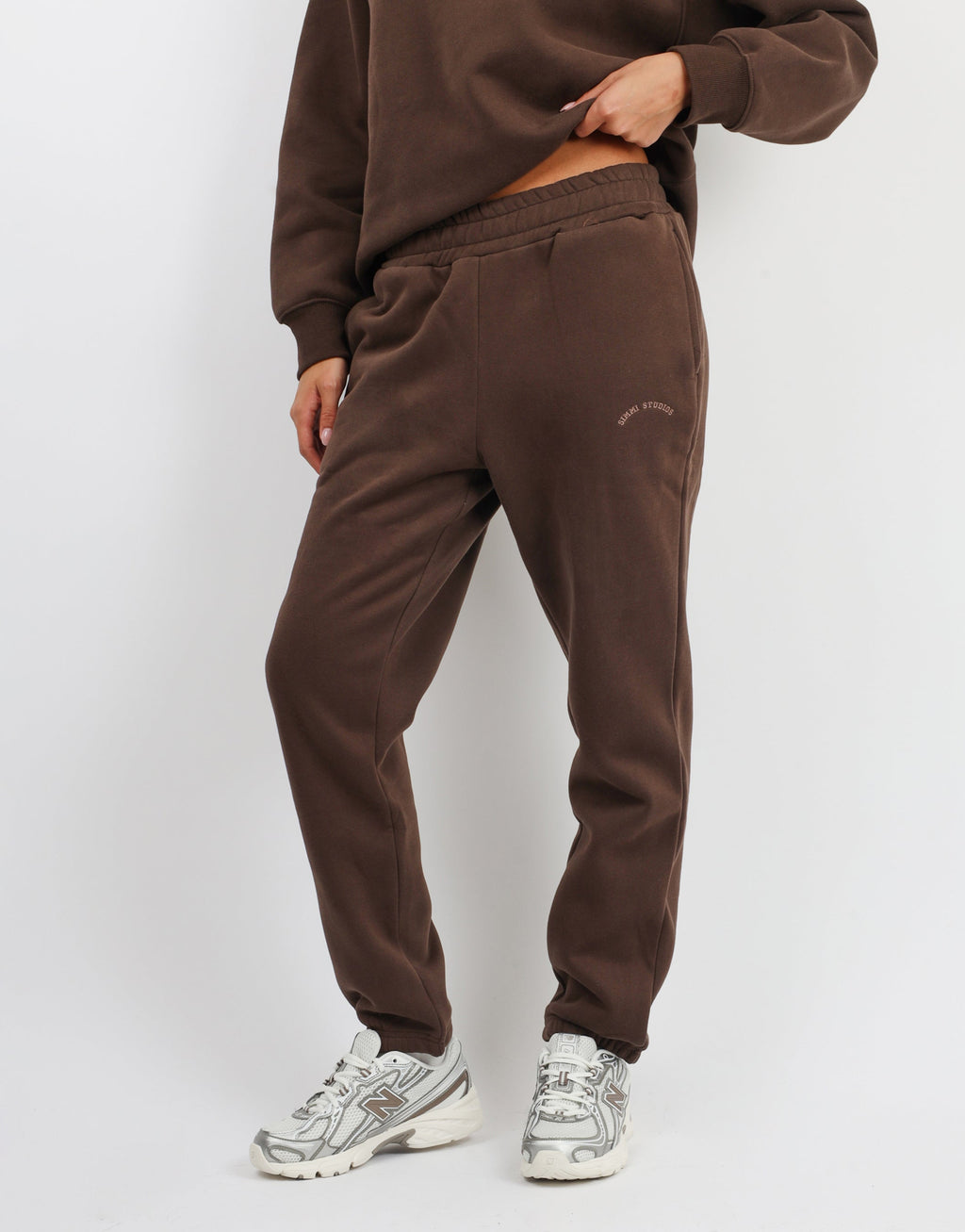 Elwood Simmi Studios Varsity Cuffed Jogger in Brown