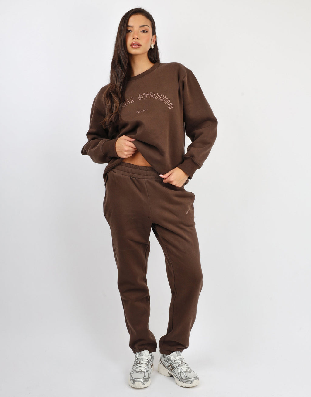 Elwood Simmi Studios Varsity Cuffed Jogger in Brown