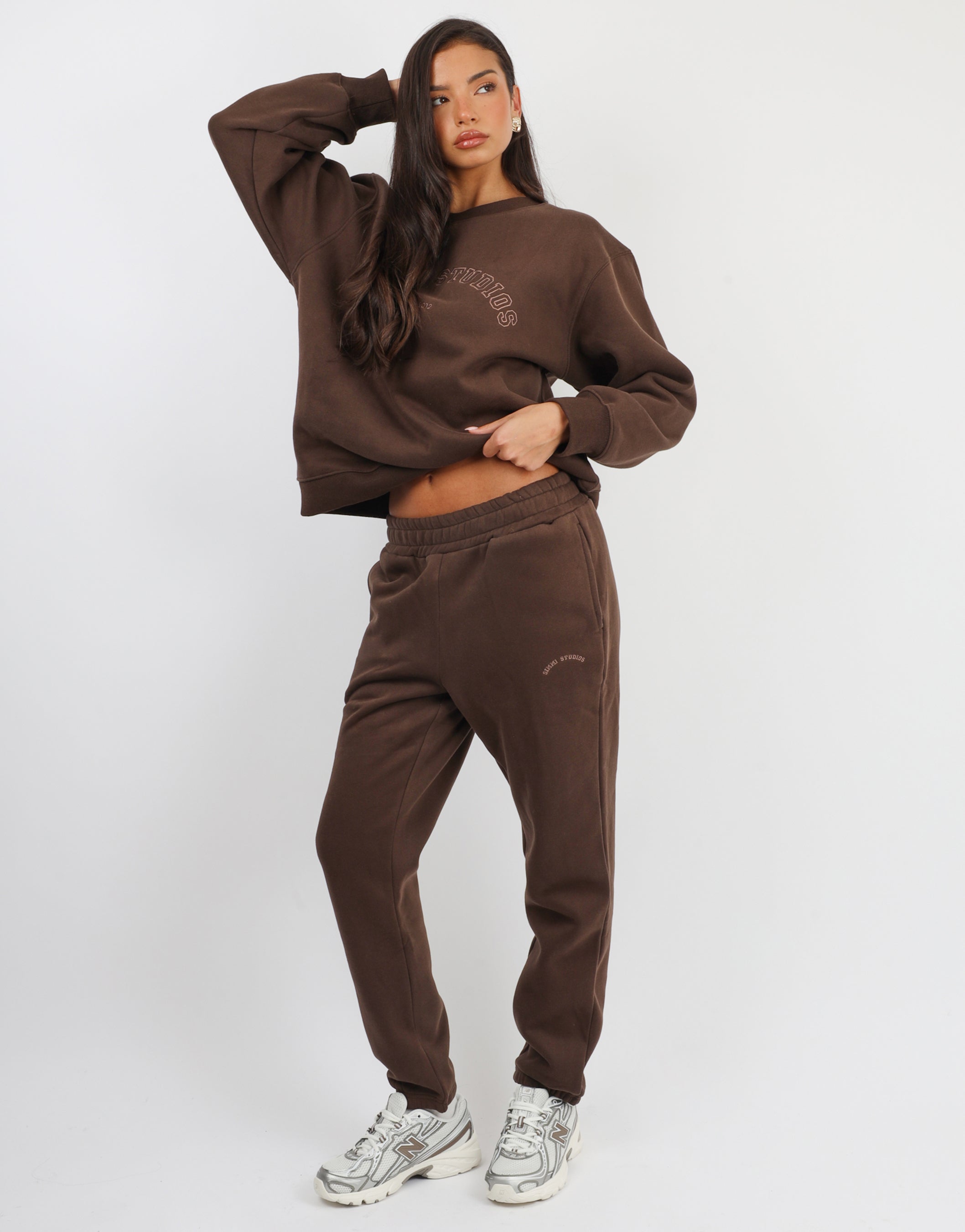 Elwood Simmi Studios Varsity Cuffed Jogger in Brown