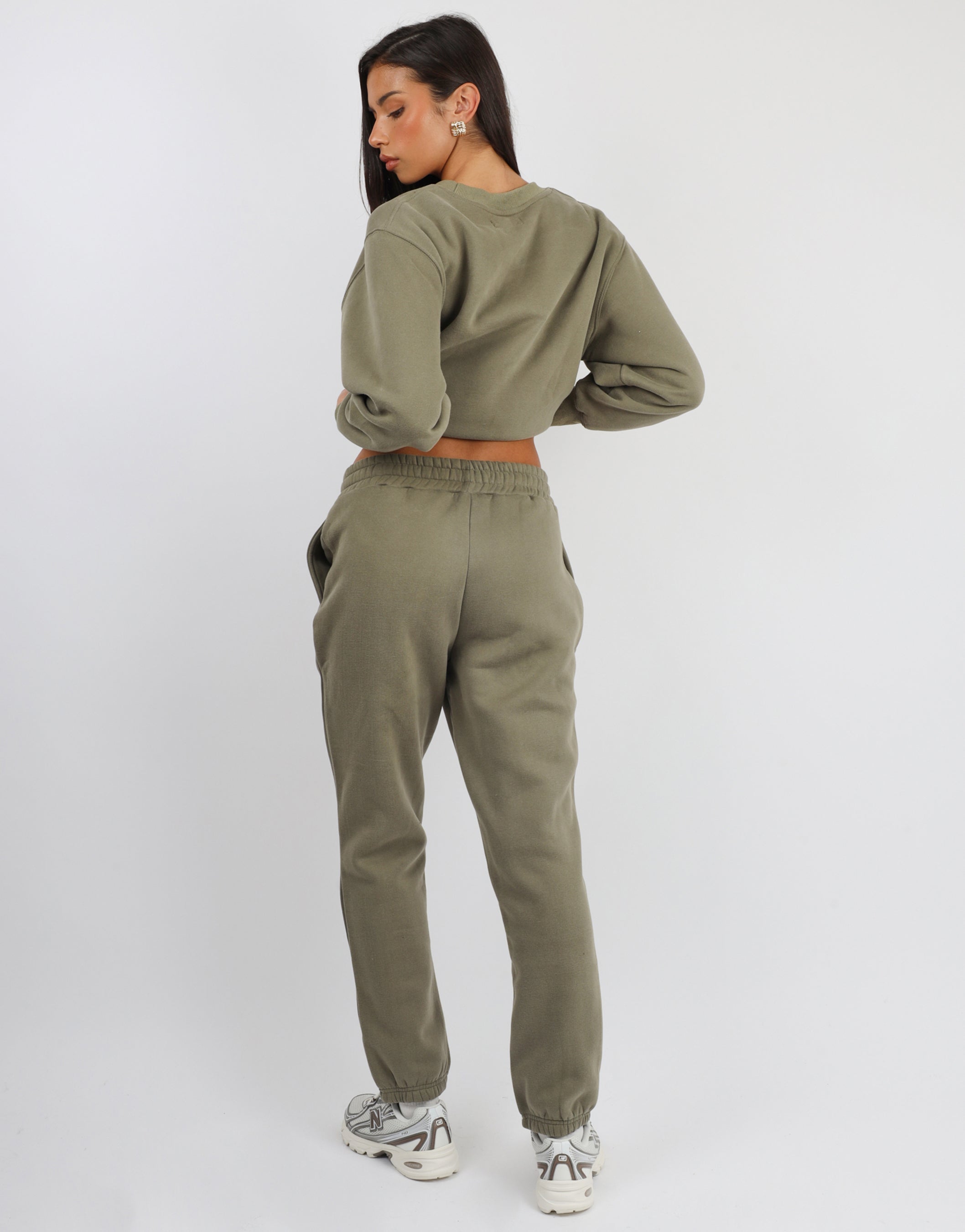 Ashby Simmi Studios Essentials Sweatshirt in Olive