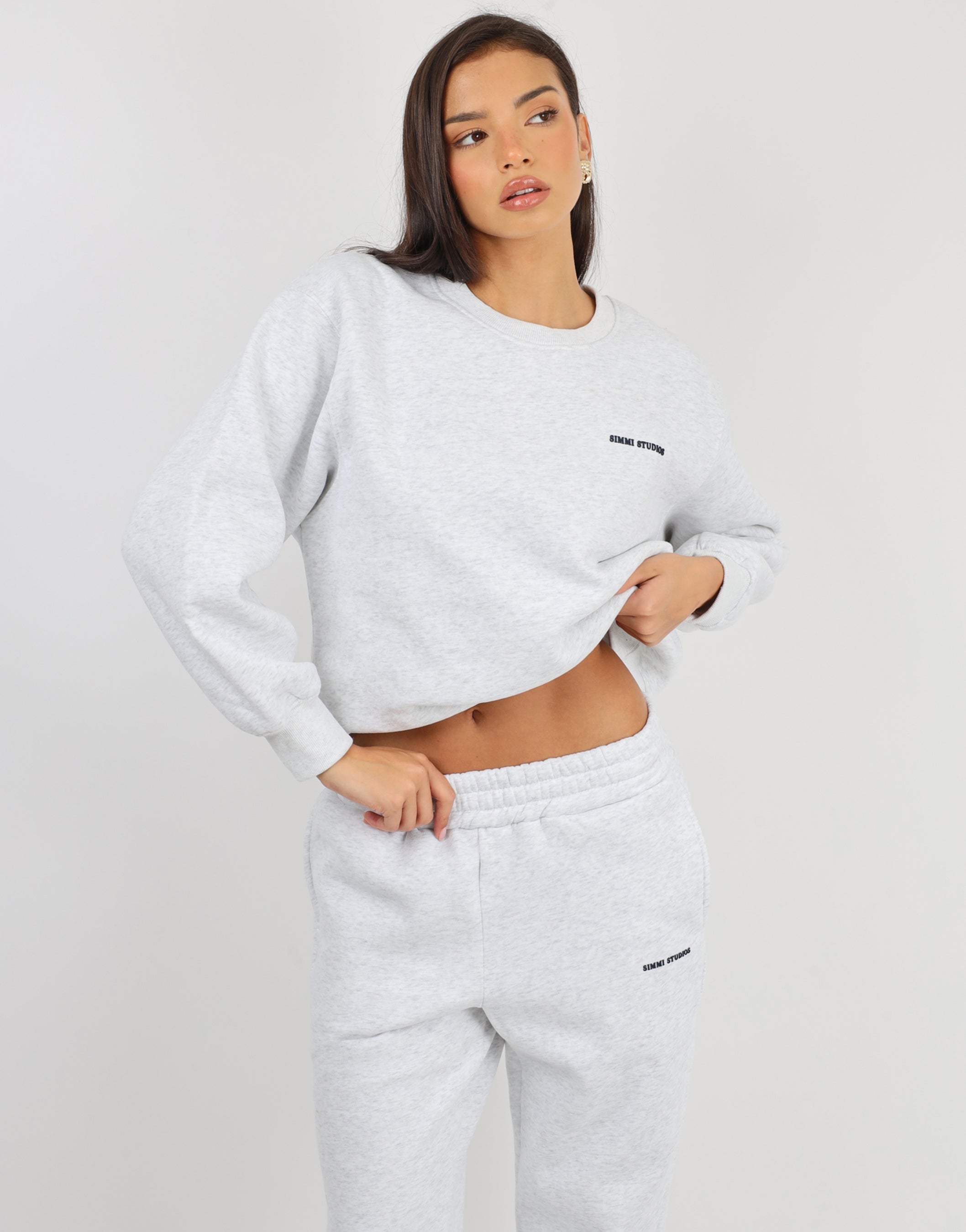 Ashby Simmi Studios Essentials Sweatshirt in Pebble Grey