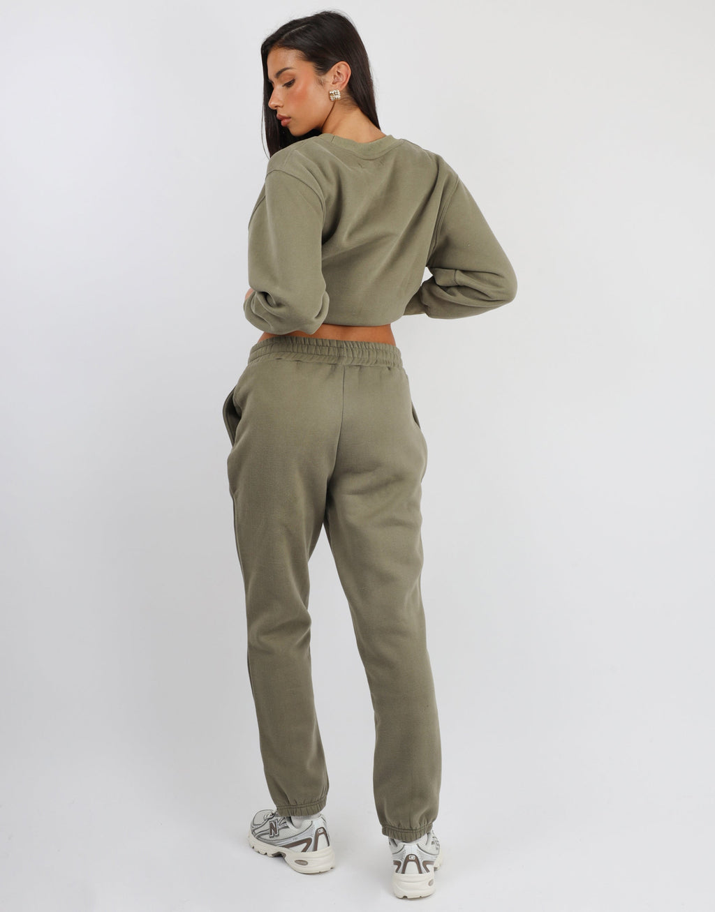 Elwood Simmi Studios Essentials Cuffed Jogger in Olive
