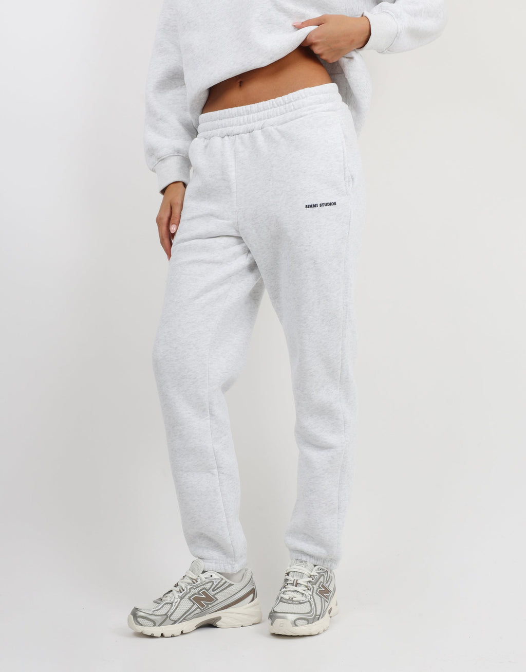 Elwood Simmi Studios Essentials Cuffed Jogger in Pebble Grey