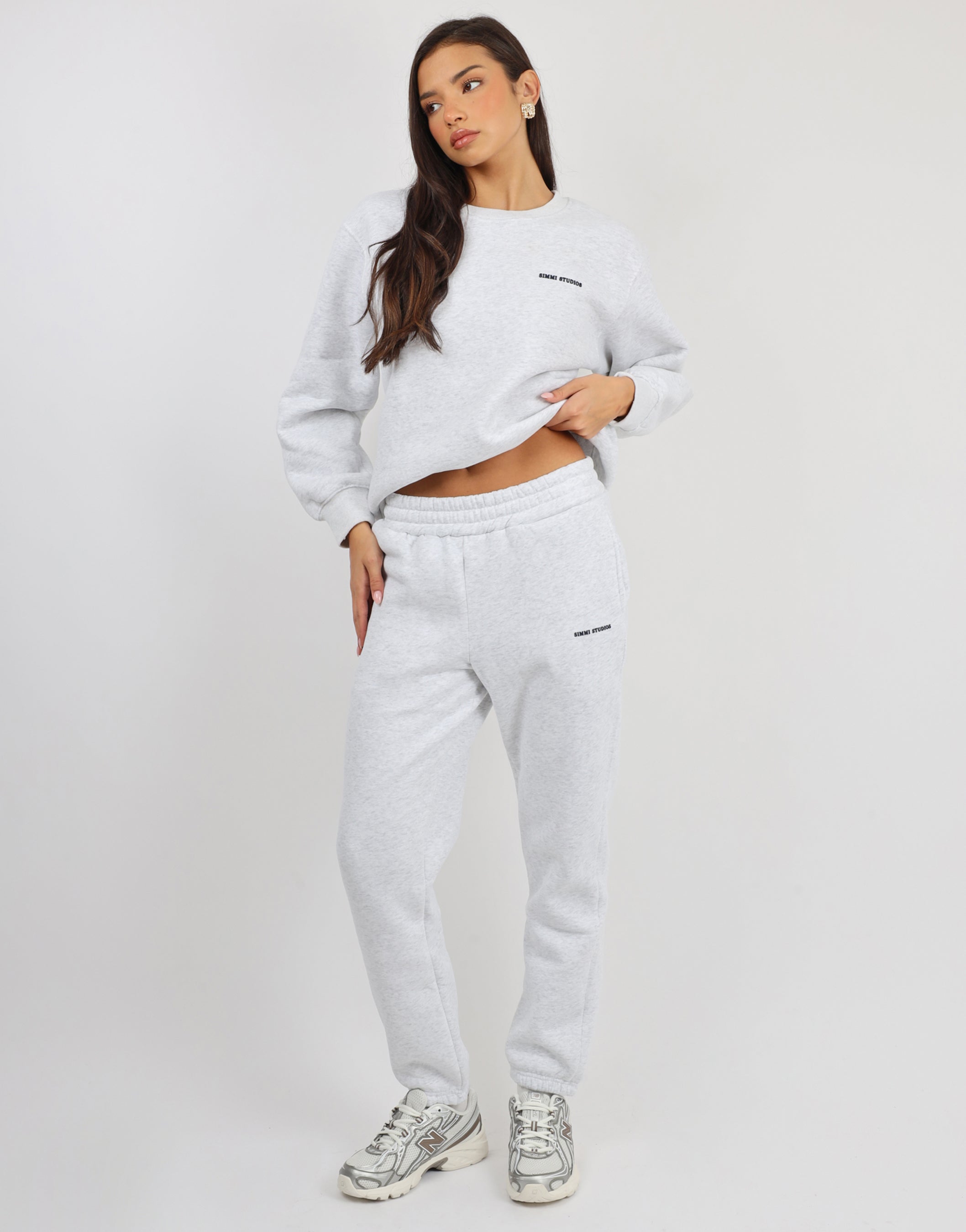 Elwood Simmi Studios Essentials Cuffed Jogger in Pebble Grey