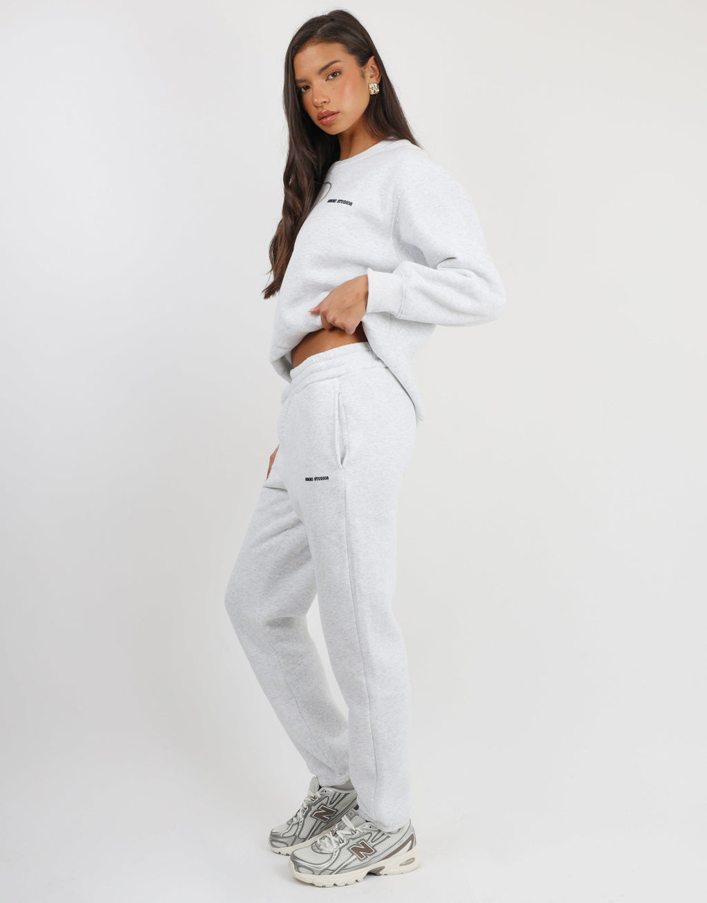 Elwood Simmi Studios Essentials Cuffed Jogger in Pebble Grey