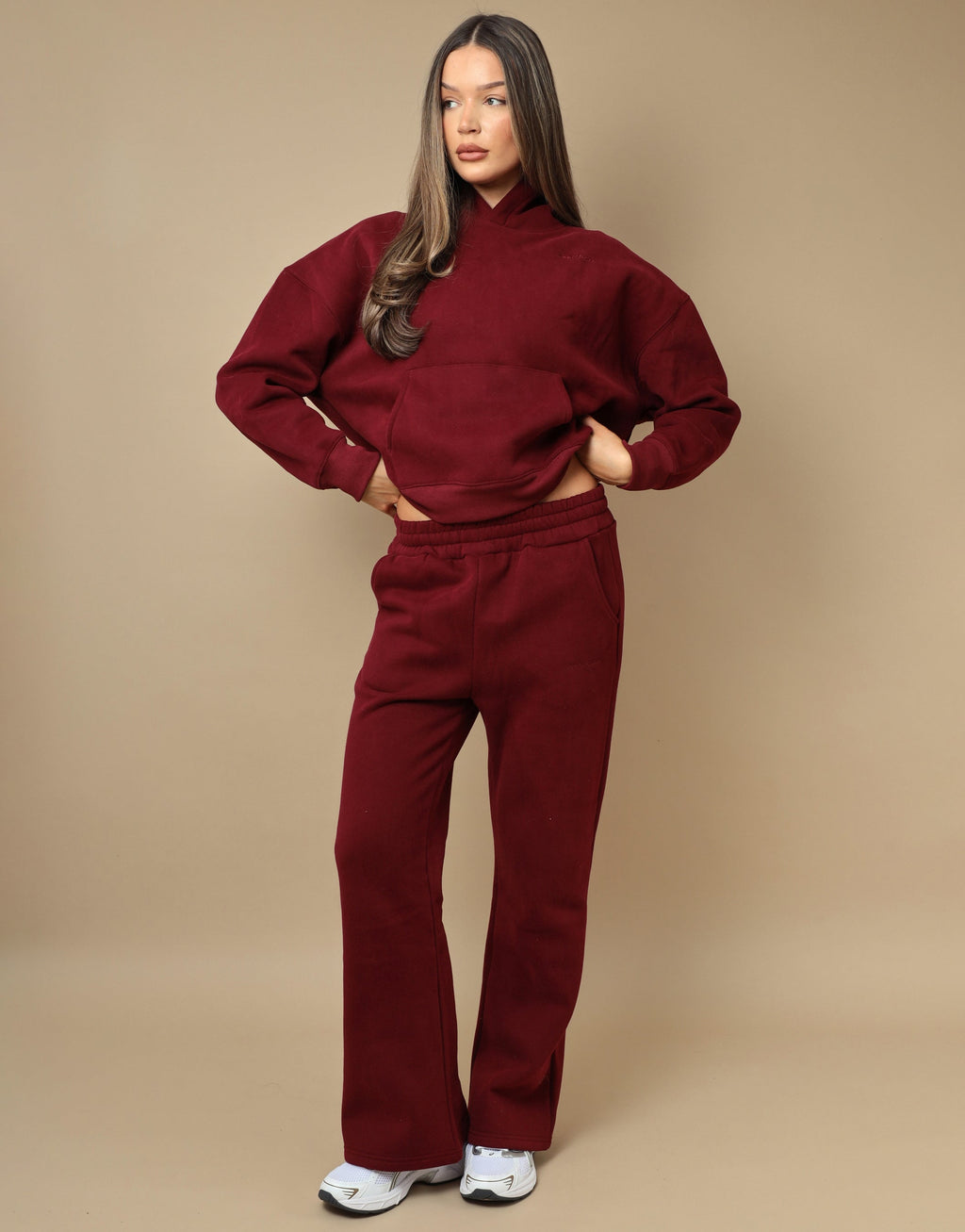 Maia Simmi Studios Essentials Joggers In Burgundy