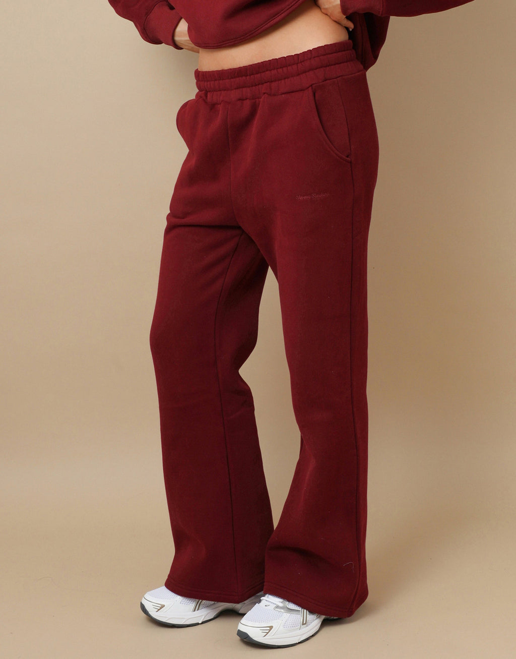 Maia Simmi Studios Essentials Joggers In Burgundy